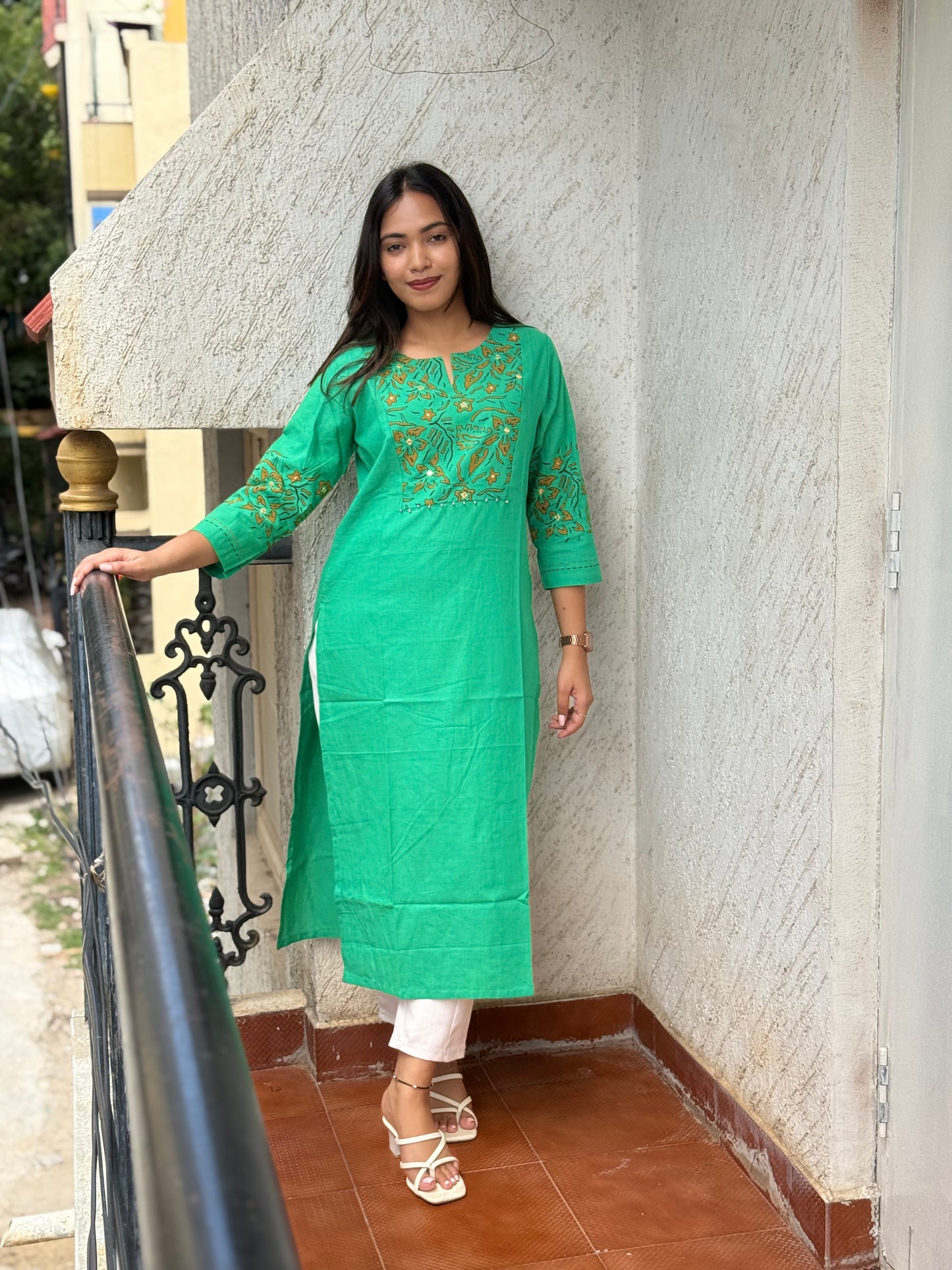 Cottpn Kurti