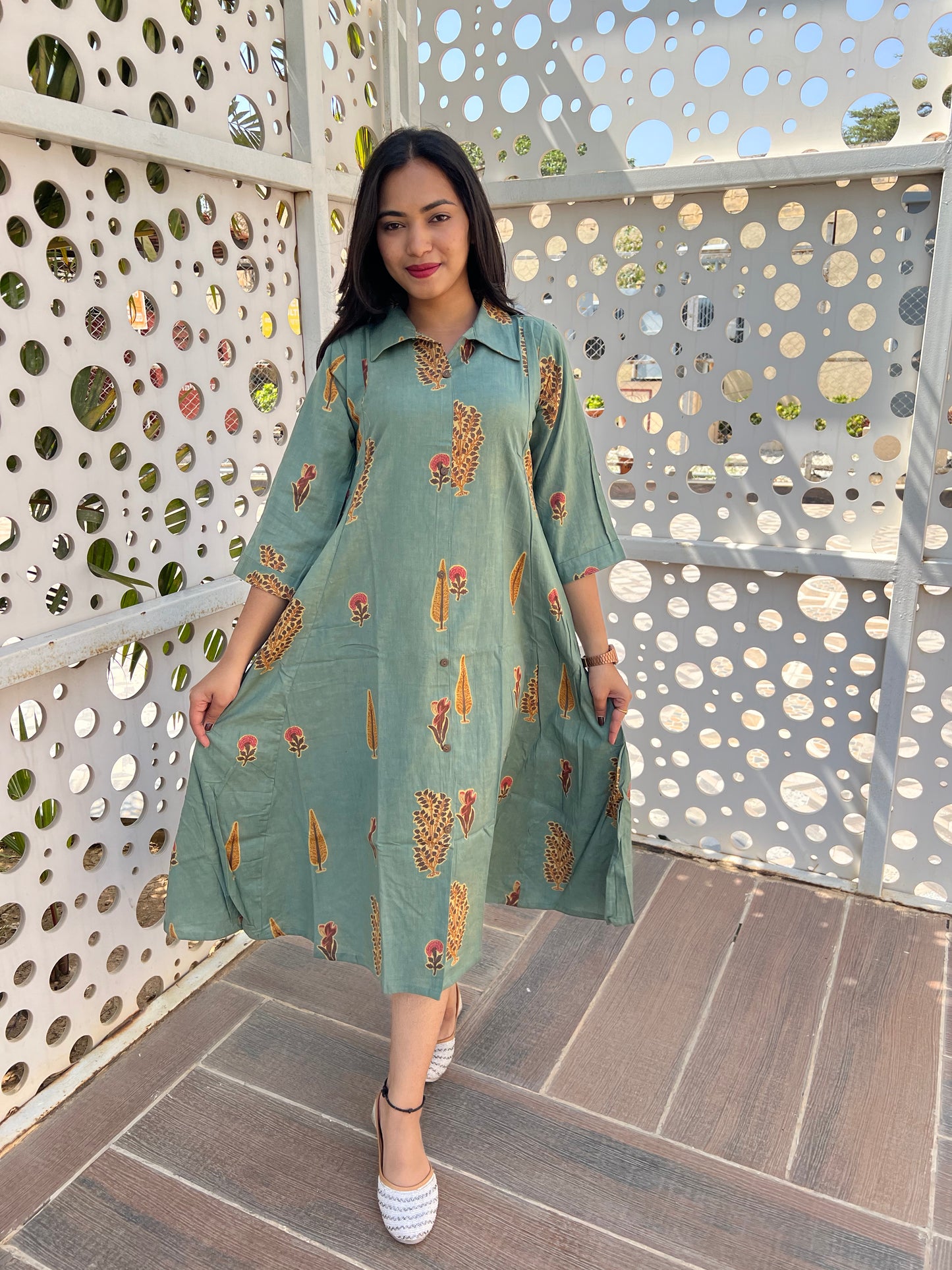 Dress/Frock/Aline