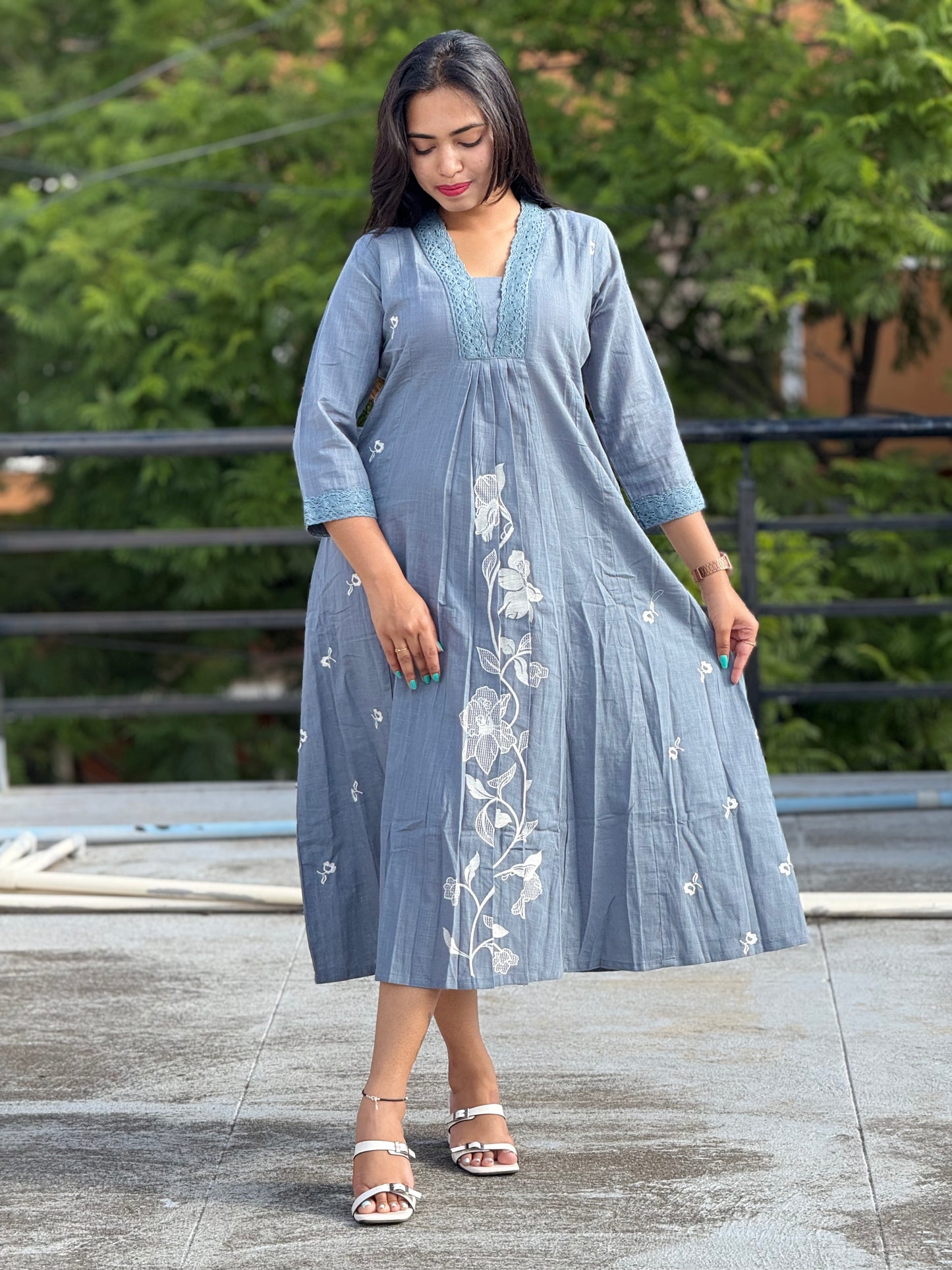 Dress/Frock/Aline