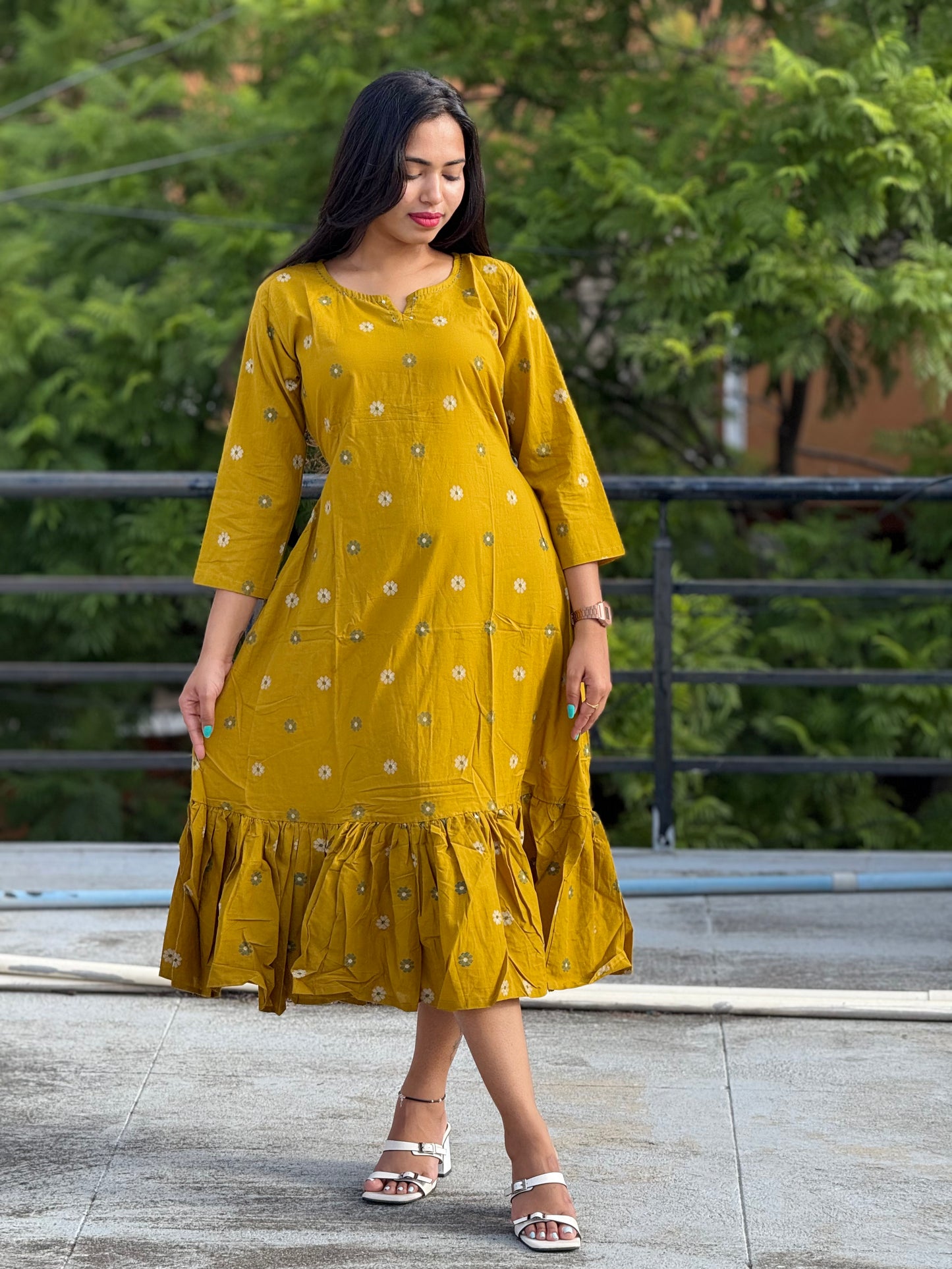 Dress/Frock/Aline