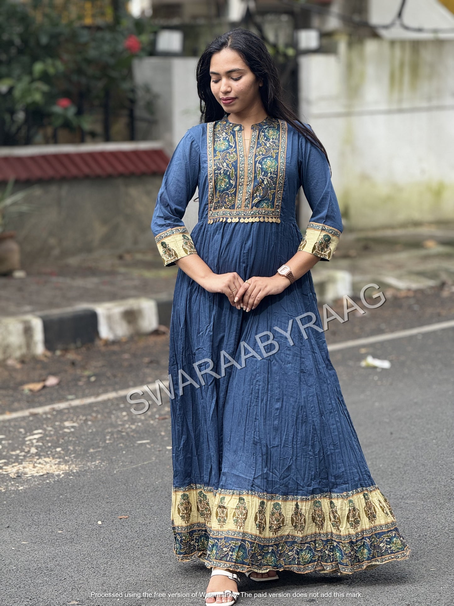 Dress/Frock/Aline