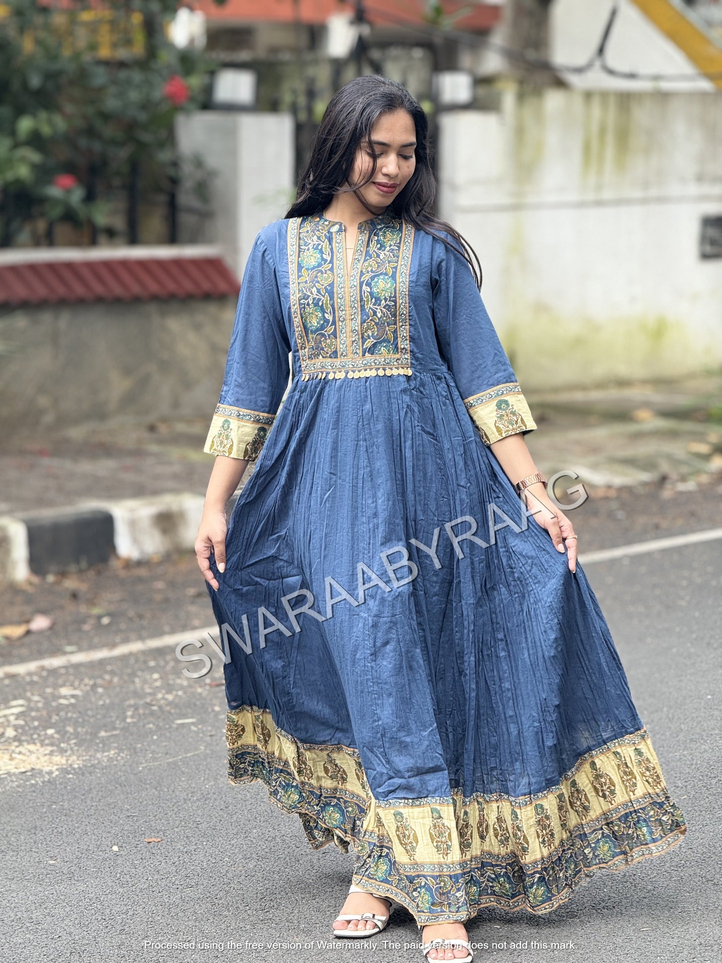 Dress/Frock/Aline