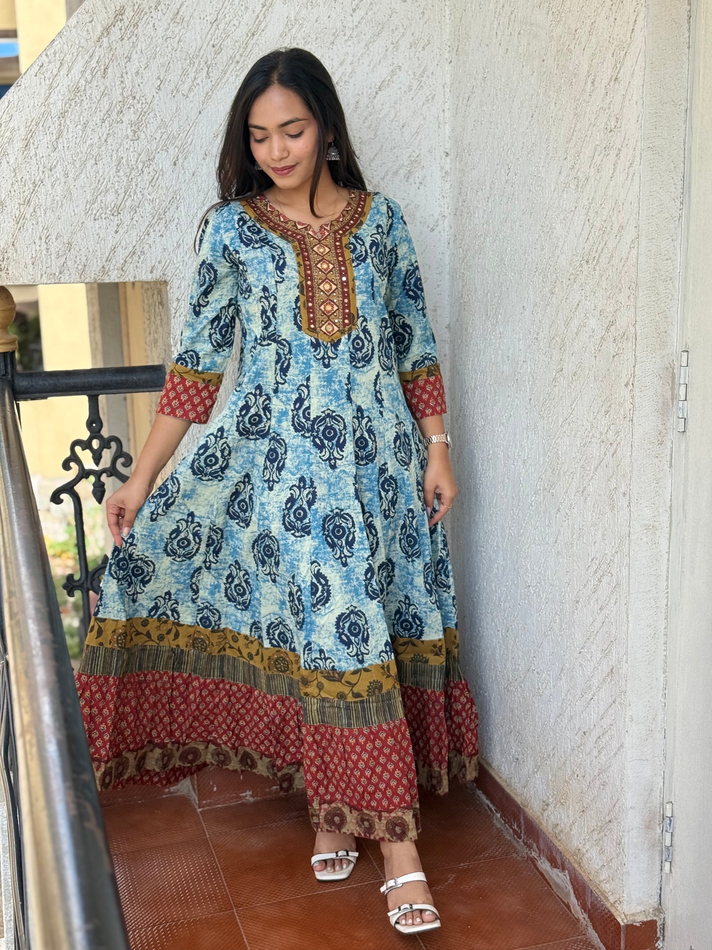 Dress/Frock/Aline